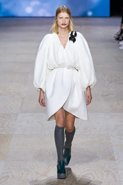 Look 48